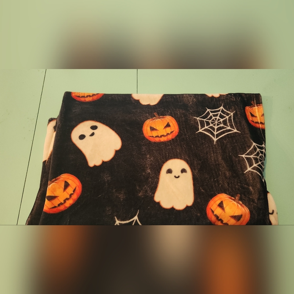Spooky Ghost and Pumpkin Throw Blanket